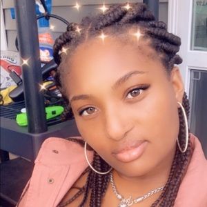 Meet your Posher, Latesha